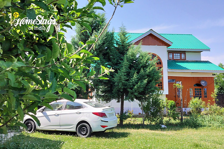 Exterior-View-The Emerald Cottage-Baramulla