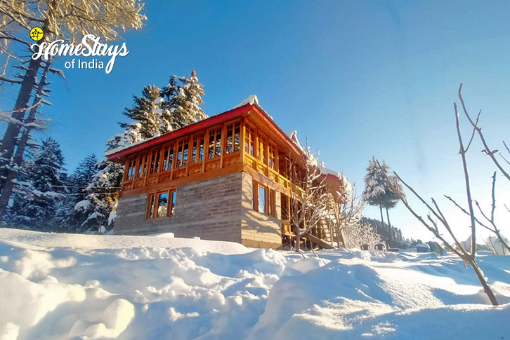 Exterior-in Winter-Snow Mist Homestay-Aut