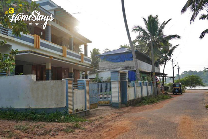 Exterior-view-Peaceful Pondside Homestay-Thiruvananthapuram