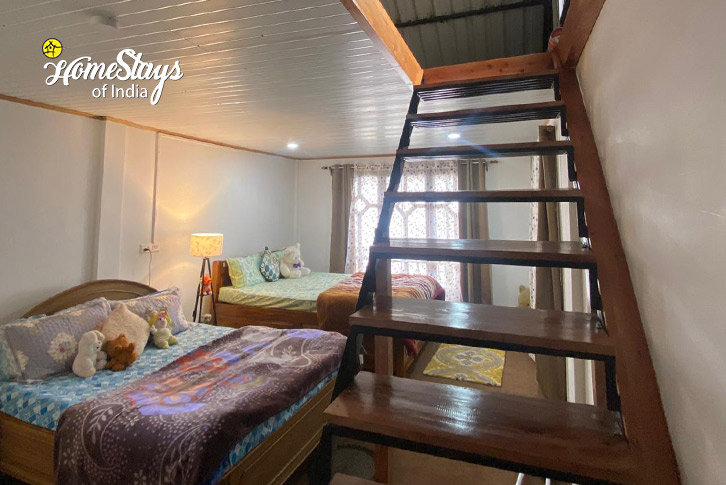 Family-Attic-Room-Sunrise Crest Homestay, Rangbull-Darjeeling