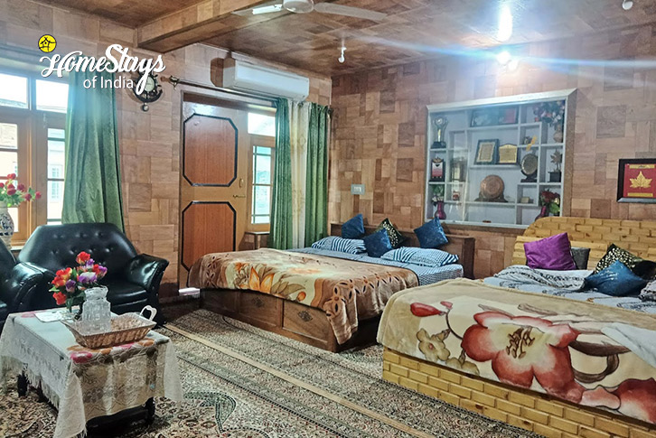 Family-Room-Comfort Corner Homestay-Srinagar