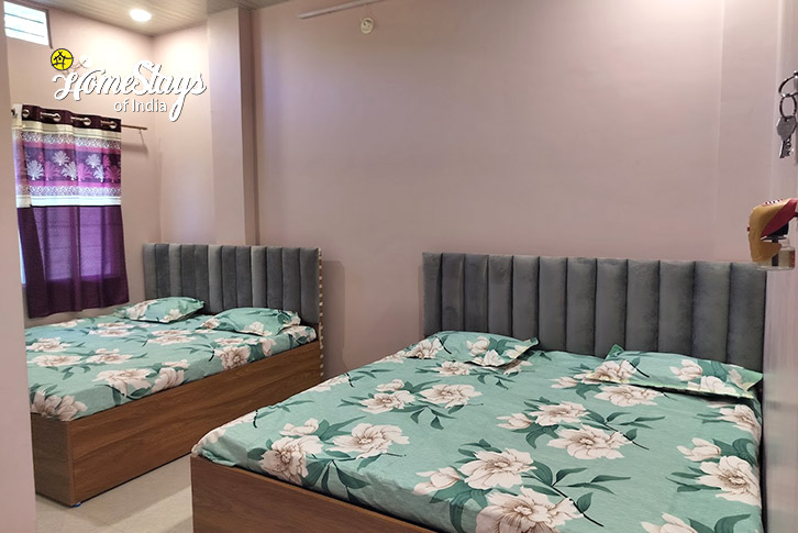 Family-Room-1.1-Serenity Haven Homestay-Ujjain 