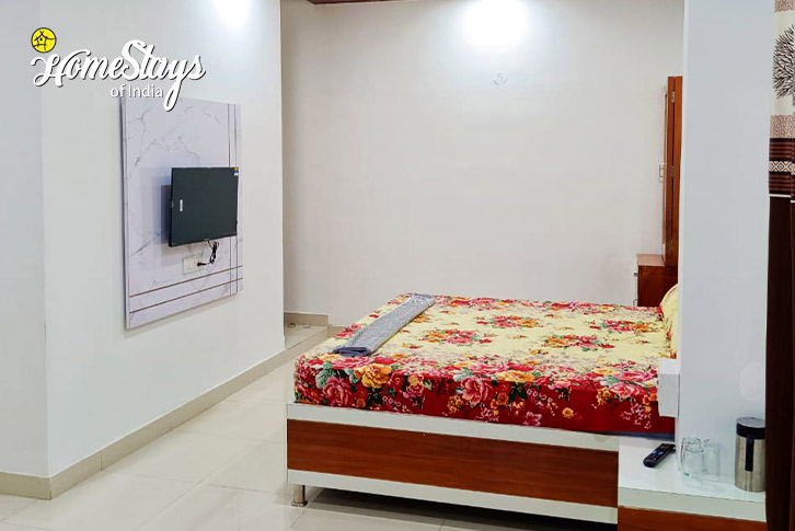 Classic Room-1.2-Blissful Breeze Homestay-Matheran