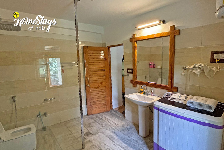 Family-Bathroom-Magic Wood Homestay,Vashisht-Manali