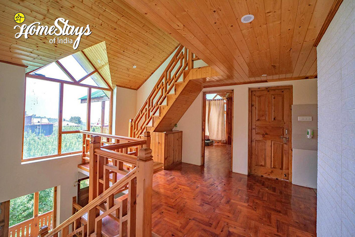 Inside-View-Verdant Vista Homestay-Naggar