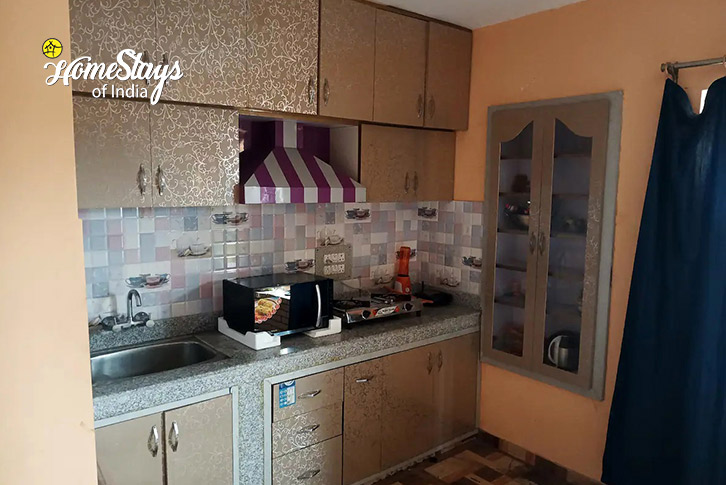 Kitchen-Comfort Corner Homestay-Srinagar