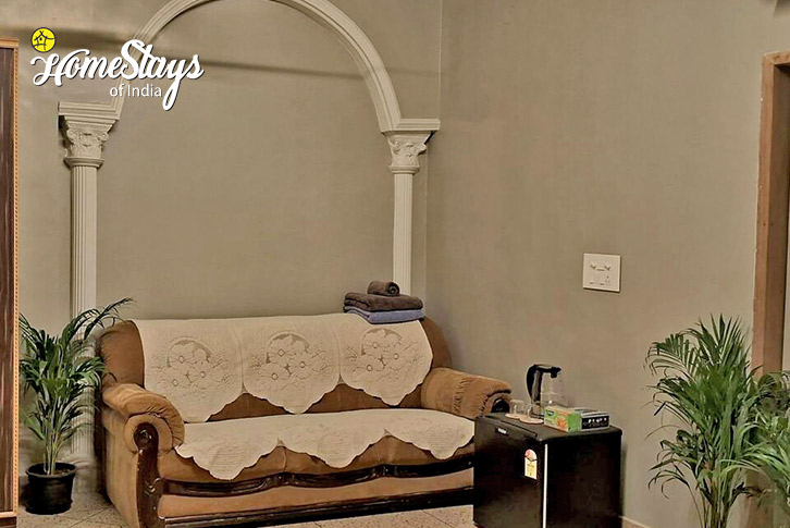 Living-Area-The Green Grace Homestay-Faridabad