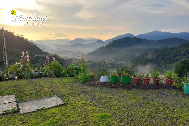 Outside-Happy Haze Homestay-Sirmaur-