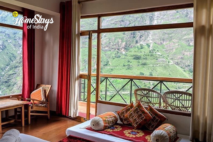 Premium-room-3.1-Lap of the Gods Homestay-Joshimath