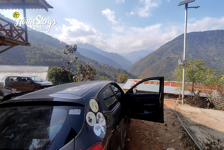 Parking-Mountain Bloom Homestay-Pelling