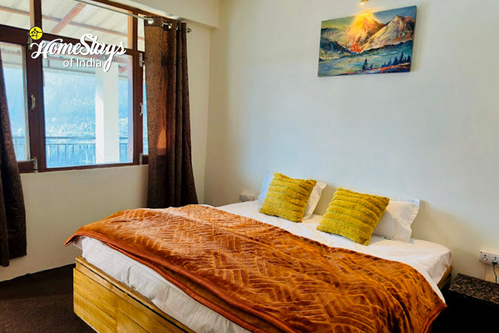 Premium-Room-2.2-Panorama Peaks Homestay-Manali