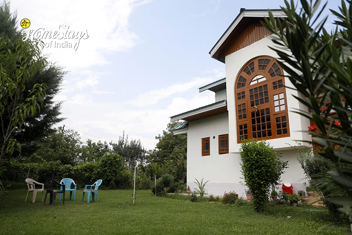 Sitout-2-The Emerald Cottage-Baramulla