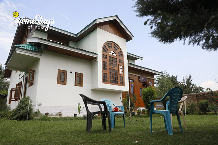 Sitout-Area-The Emerald Cottage-Baramulla