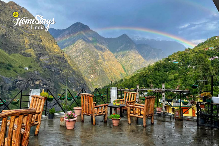 Sitout-Lap of the Gods Homestay-Joshimath