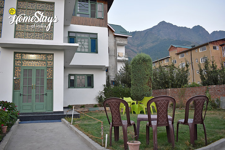 Sitout-Truly Local Homestay-Srinagar