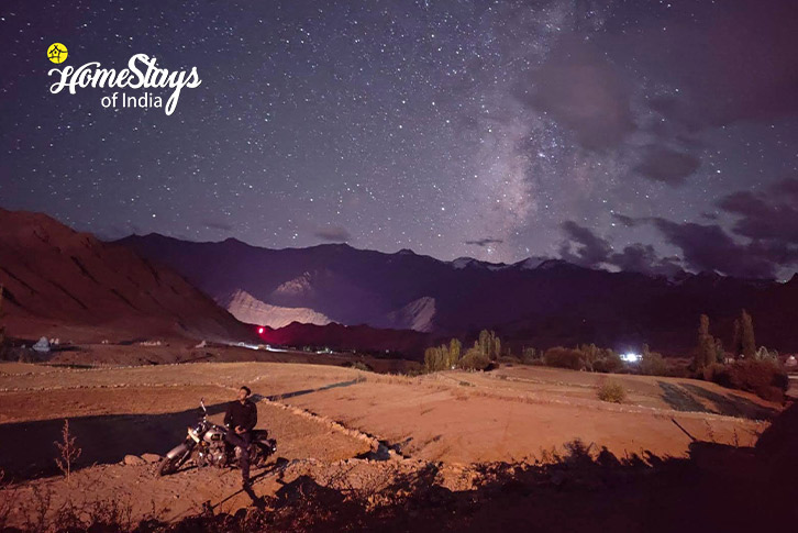 Star-gazing-Likir-Homestay-Ladakh