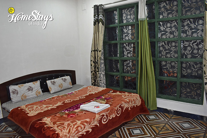 Superior-Room-1-Truly Local Homestay-Srinagar