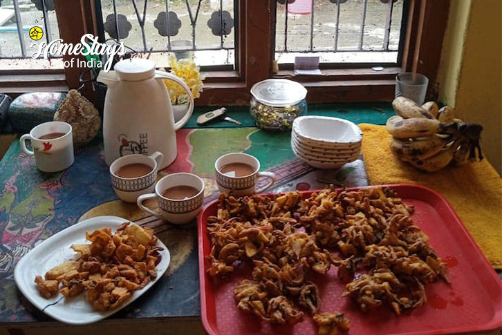 Tea-Pakora-Serene Symphony Homestay-Rishikesh