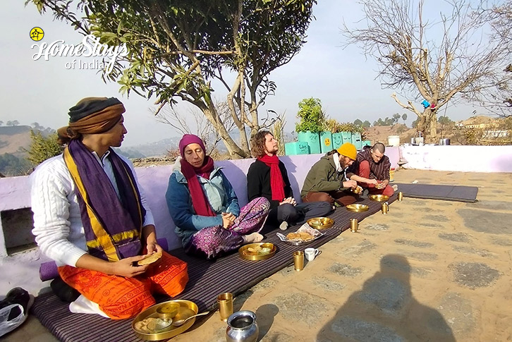 Traditional-Dining-Temple Town Homestay-Dwarahat