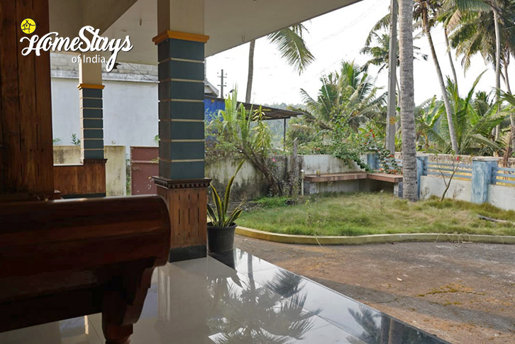 Varandah-View-Peaceful Pondside Homestay-Thiruvananthapuram