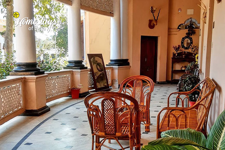 Varandah-sitting-Jhargram-Heritage-Homestay