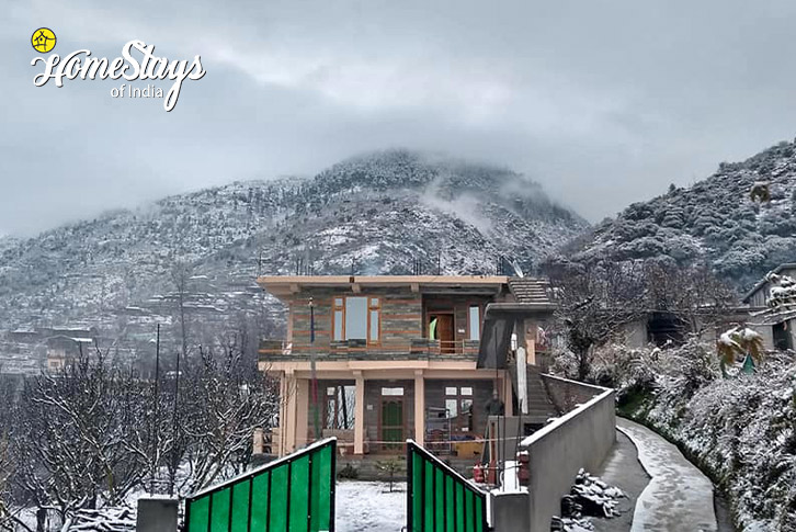 Winter-view-Kais Village Homestay-Kullu