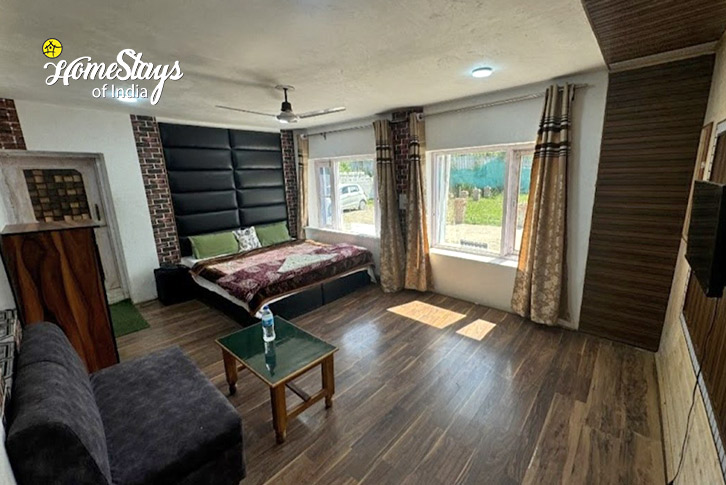 Classic Room-5-Crowning Glory Homestay-Gulmarg-