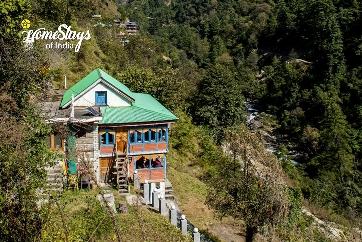 Exterior-Ropajani-Homestay-Tirthan