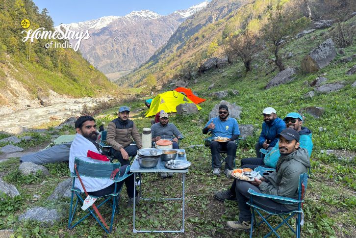 Riverside Lunch-Har Ki Dun Trek-Hoi Trips